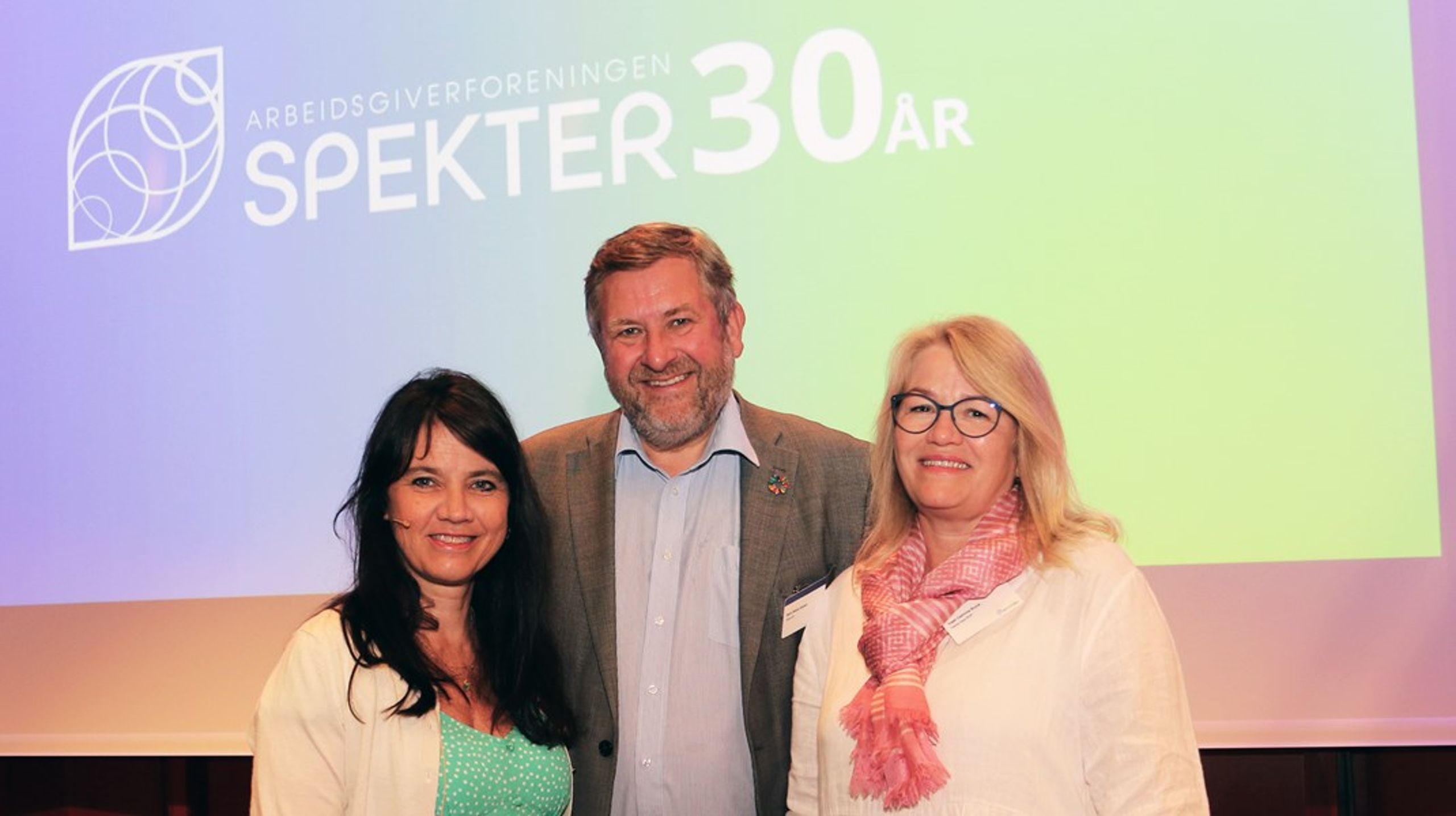 Spekters administrerende
direktør, Anne-Kari Bratten (t.v.), sammen med styreleder, Bernt Reitan Jenssen og
nestleder i styret, Inger Cathrine Bryne.&nbsp;