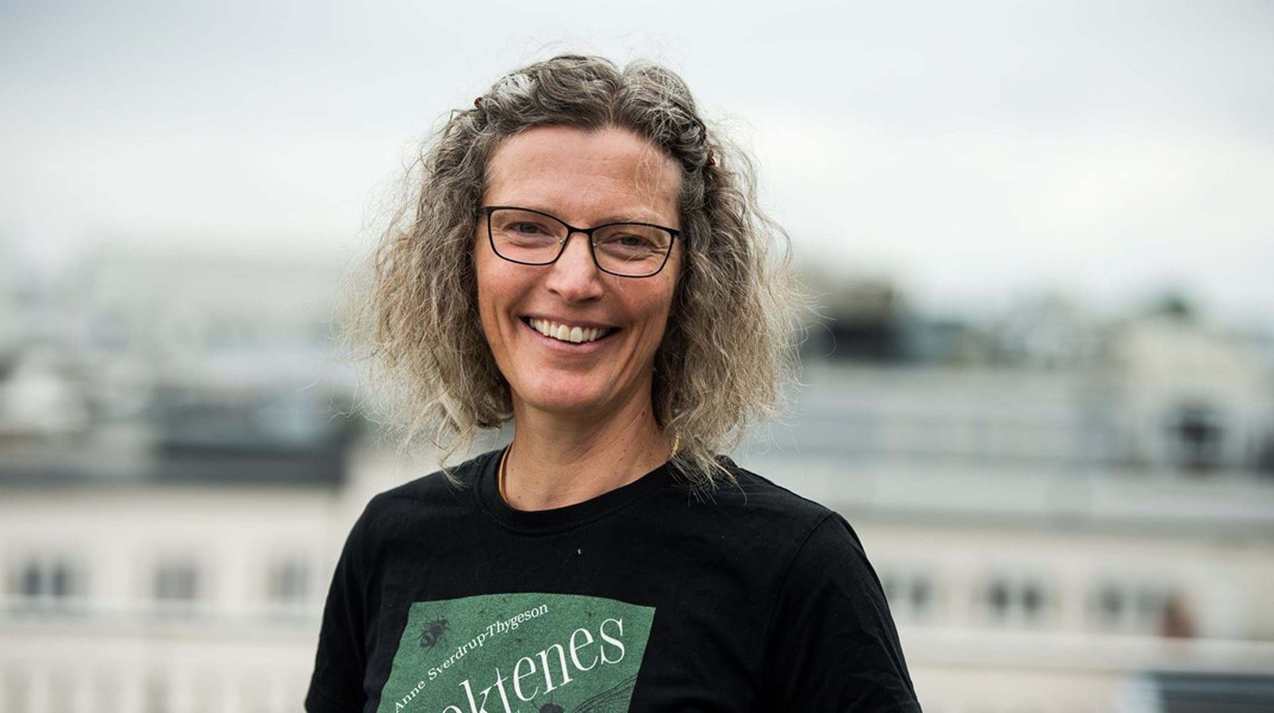 Anne Sverdrup-Thygeson er en produktiv og anerkjent professor i bevaringsbiologi, og en engasjert formidler i samfunnet. For sin innsats premieres hun med Akademikerprisen 2023.