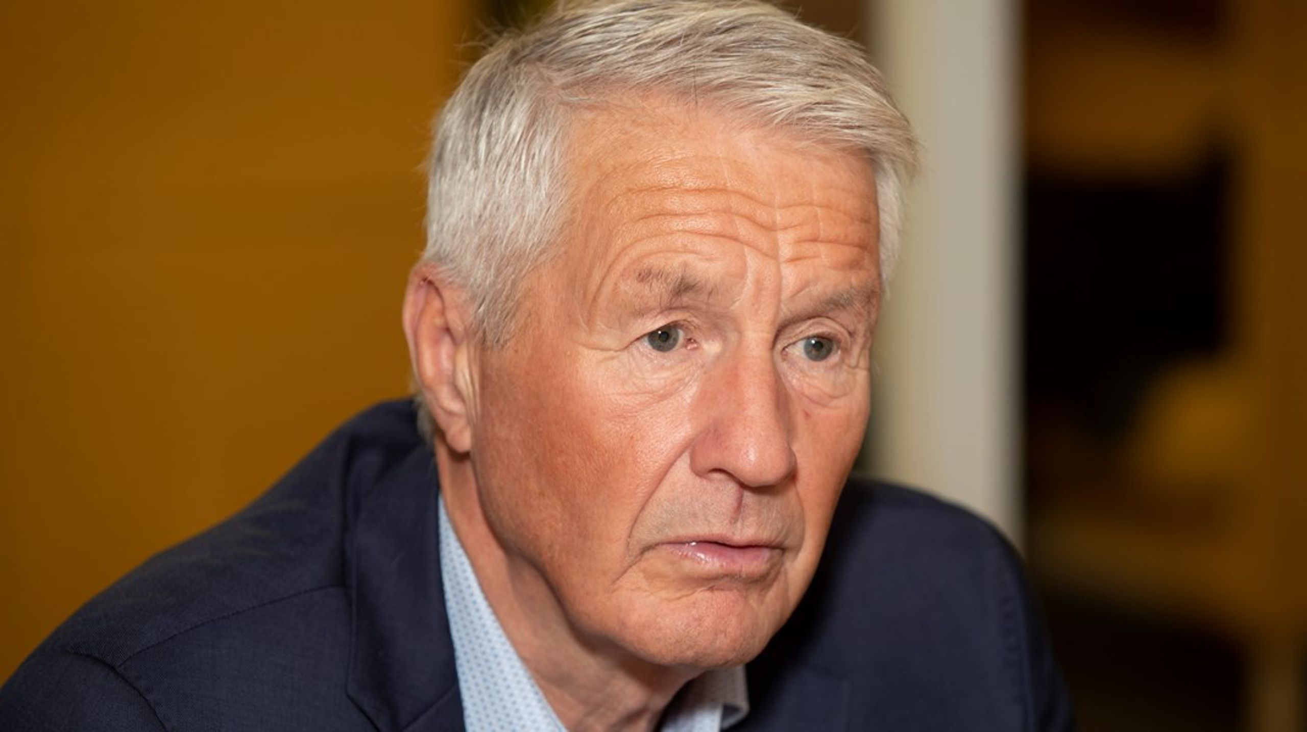 Den tidligere arbeiderparti-statsministeren Thorbjørn Jagland&nbsp;mener politikerne&nbsp;må være ærlige om suverenitetsavtståelsen i Acer-saken, og at EU-debatten må frem i lyset.&nbsp;