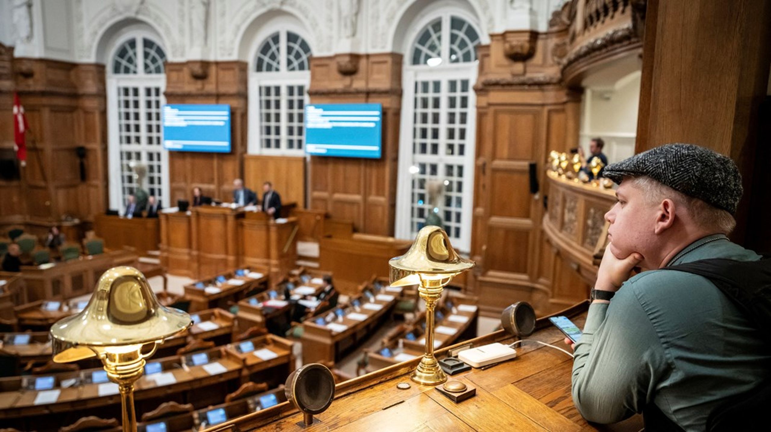 Koranbrenneren Rasmus Paludan var iført skuddsikker vest da han tok plass i Folketingets presselosje under debatten tirsdag.&nbsp;