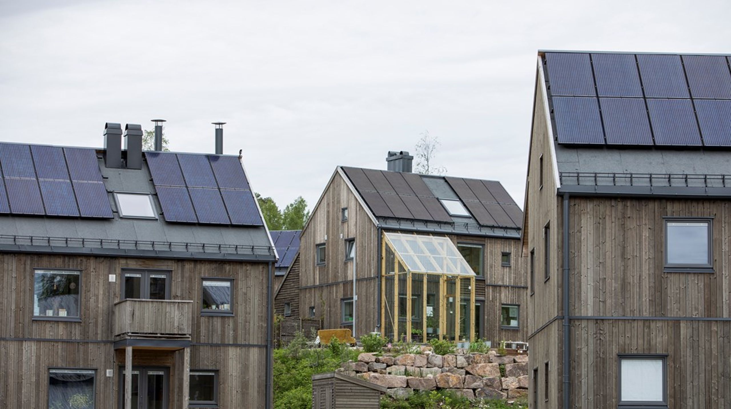 Målet må være rask og ubyråkratisk utbredelse av solkraft på bygg, og at solkraft blir en verdifull, klimavennlig og akseptert del av norske bygg og bygningsmiljø, skriver innleggsforfatterne.