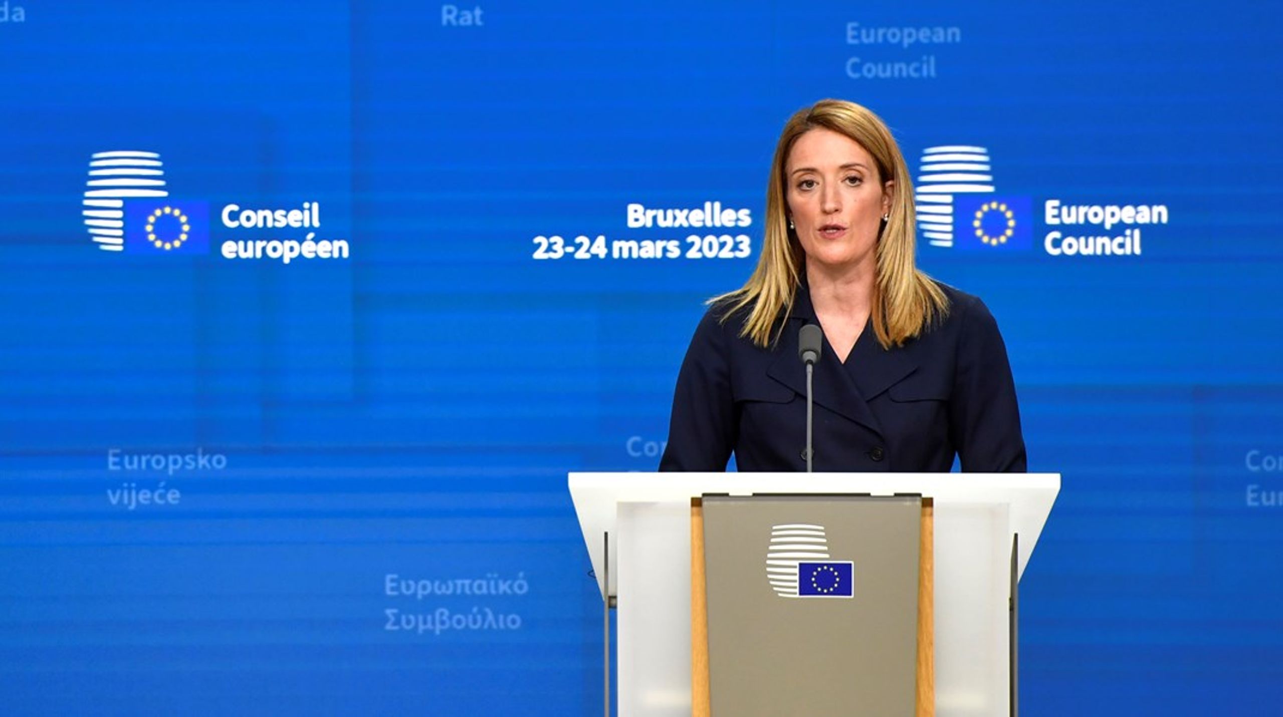 GJENVALGT: Roberta Metsola fra Malta fikk totalt 562 av 720 stemmer og er gjenvalgt som leder av EU-parlamentet.&nbsp;