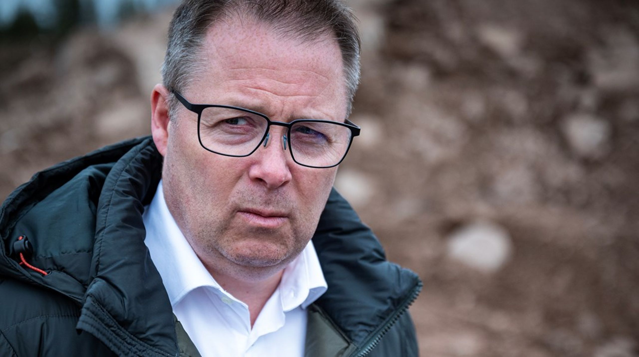 AVISER FORSLAG: Men forsvarsminister Bjørn Arild Gram vil ikke kritisere partikollega Anne Beathe Tvinnereim for hardt. – Det er lov å ha diskusjoner og prosesser når man jobber i partiene, ikke minst når det jobbes med program.&nbsp;