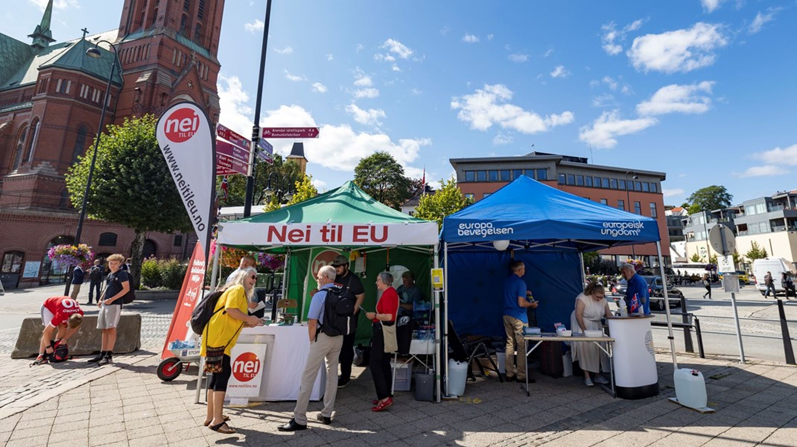 Både nei-siden og ja-siden er representert i Arendal, slik som her i 2021.