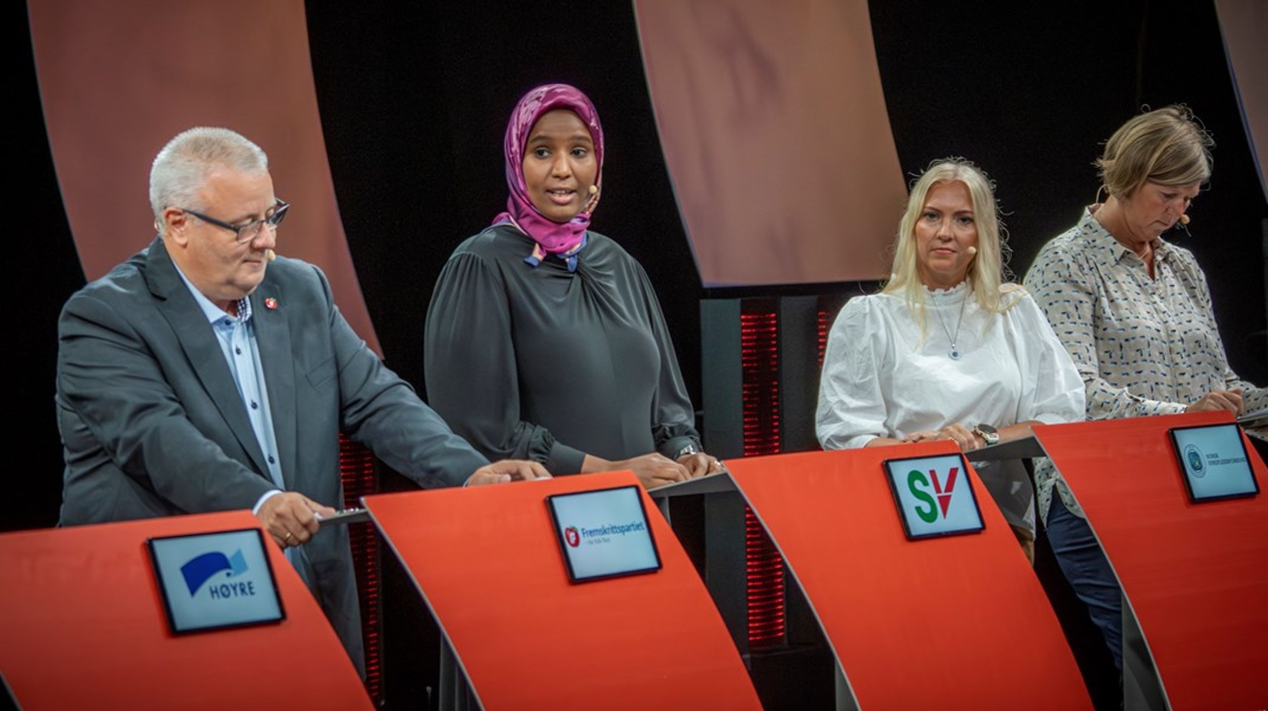 Helsepolitikerne Bård Hoksrud (Frp) og Marian Hussein (SV) var i debatt med Lill Sverresdatter Larsen (leder i Norsk Sykepleierforbund) og Anne-Karin Rime (president i Legeforeningen) i Arendal i fjor. Alle fire skal dit i år også.