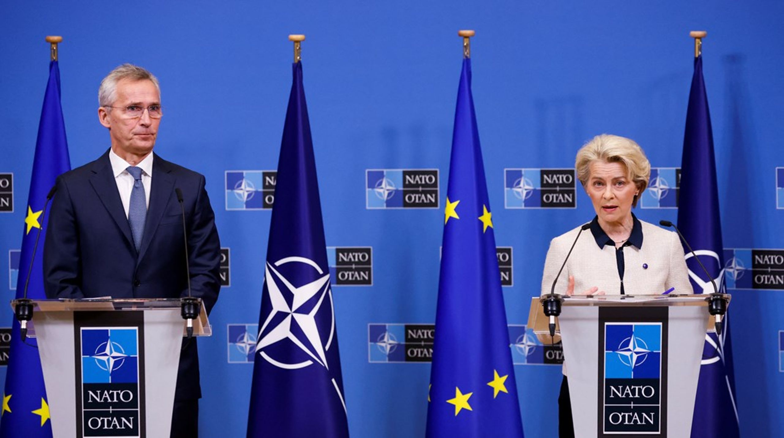 Kommisjonspresident Ursula von der Leyen vil prioritere å styrke EUs samarbeid med Nato de kommende årene. Her med Natos avtroppende generalsekretær, Jens Stoltenberg.