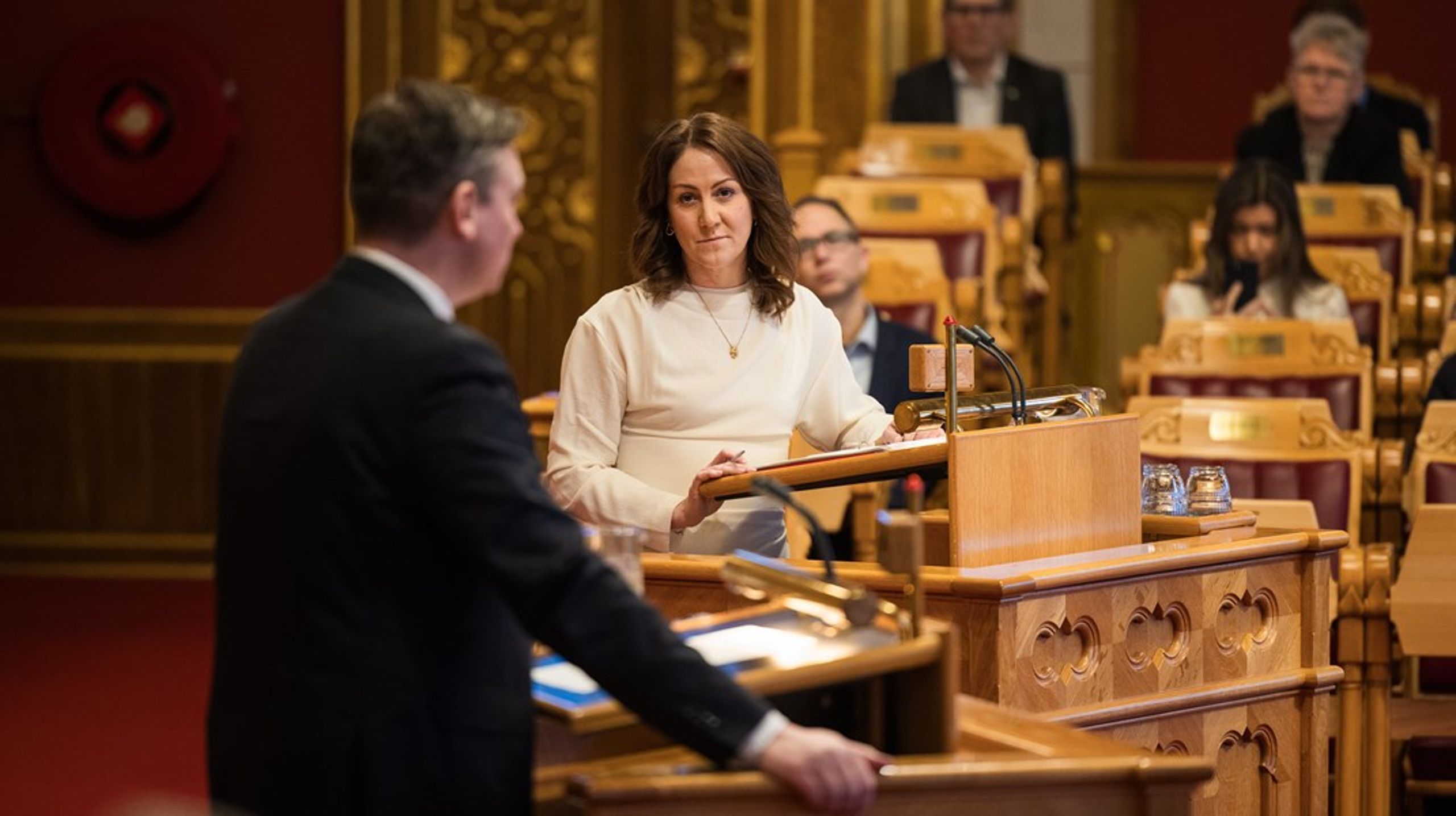 Arbeidsminister Tonje Brenna (Ap) og medlem i arbeids- og sosialkomiteen og nestleder i Høyre Henrik Asheim møtes nok igjen til nye debatter om arbeidsliv i Stortingets spørretime denne høsten.