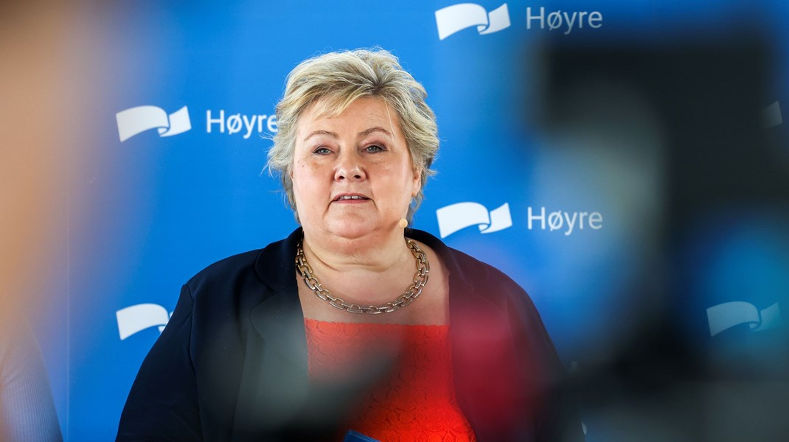 Erna Solberg har selv sittet som statsminister i åtte av årene som Riksrevisjonen har vurdert, men hun mener likevel at hun har nye ideer og bedre løsninger for arbeids- og velferdsetaten dersom hun kommer tilbake til makten etter neste valg.