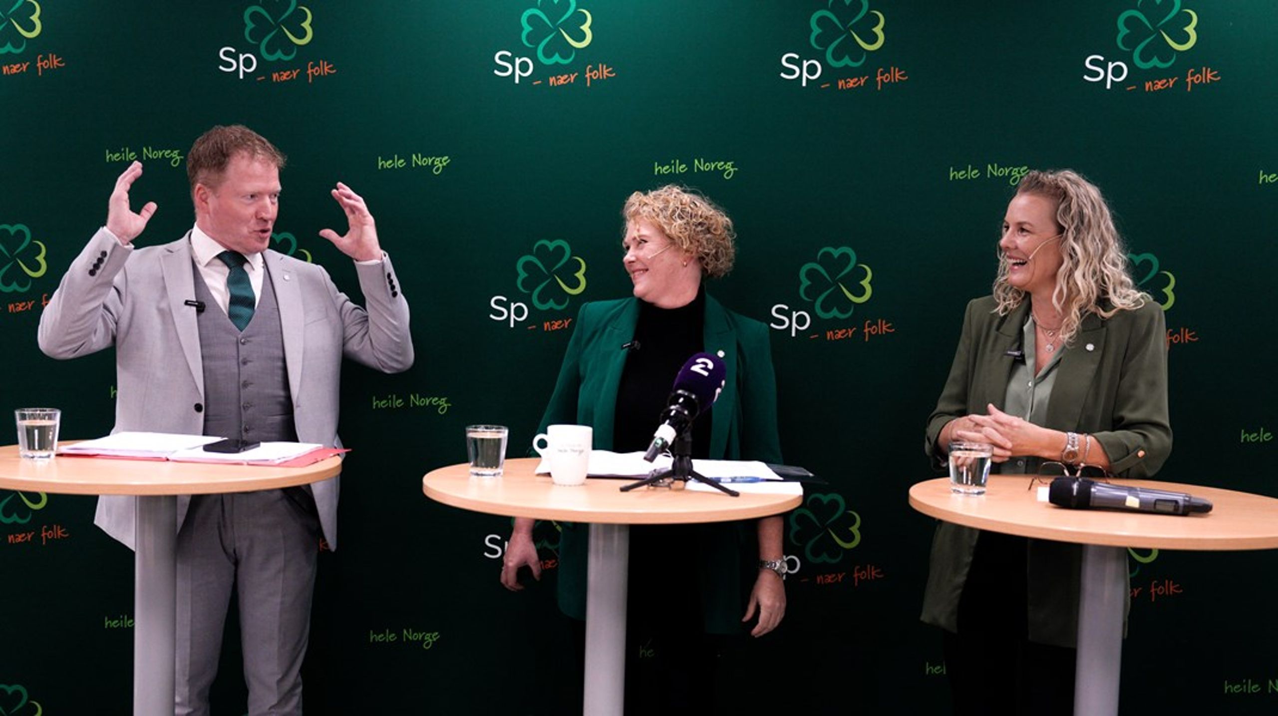 Sigbjørn Gjelsvik, Anne Beathe Tvinnereim og Gro Anita Mykjåland presenterte utkastet til nytt Sp-program på en pressekonferanse torsdag.