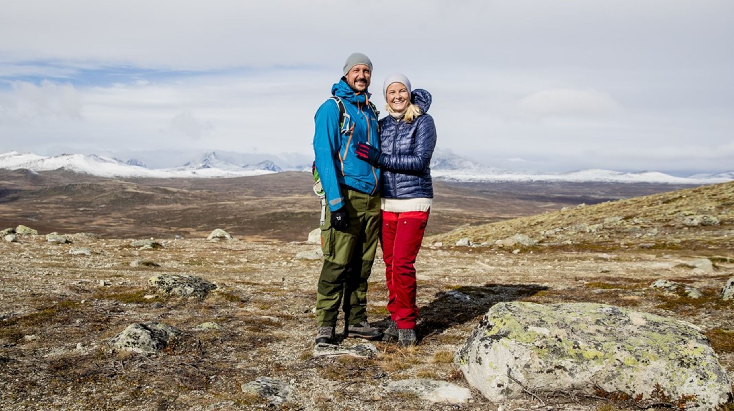 Kronprins Haakon og kronprinsesse Mette-Marit ved Viewpoint Snøhetta på&nbsp;Dovre.