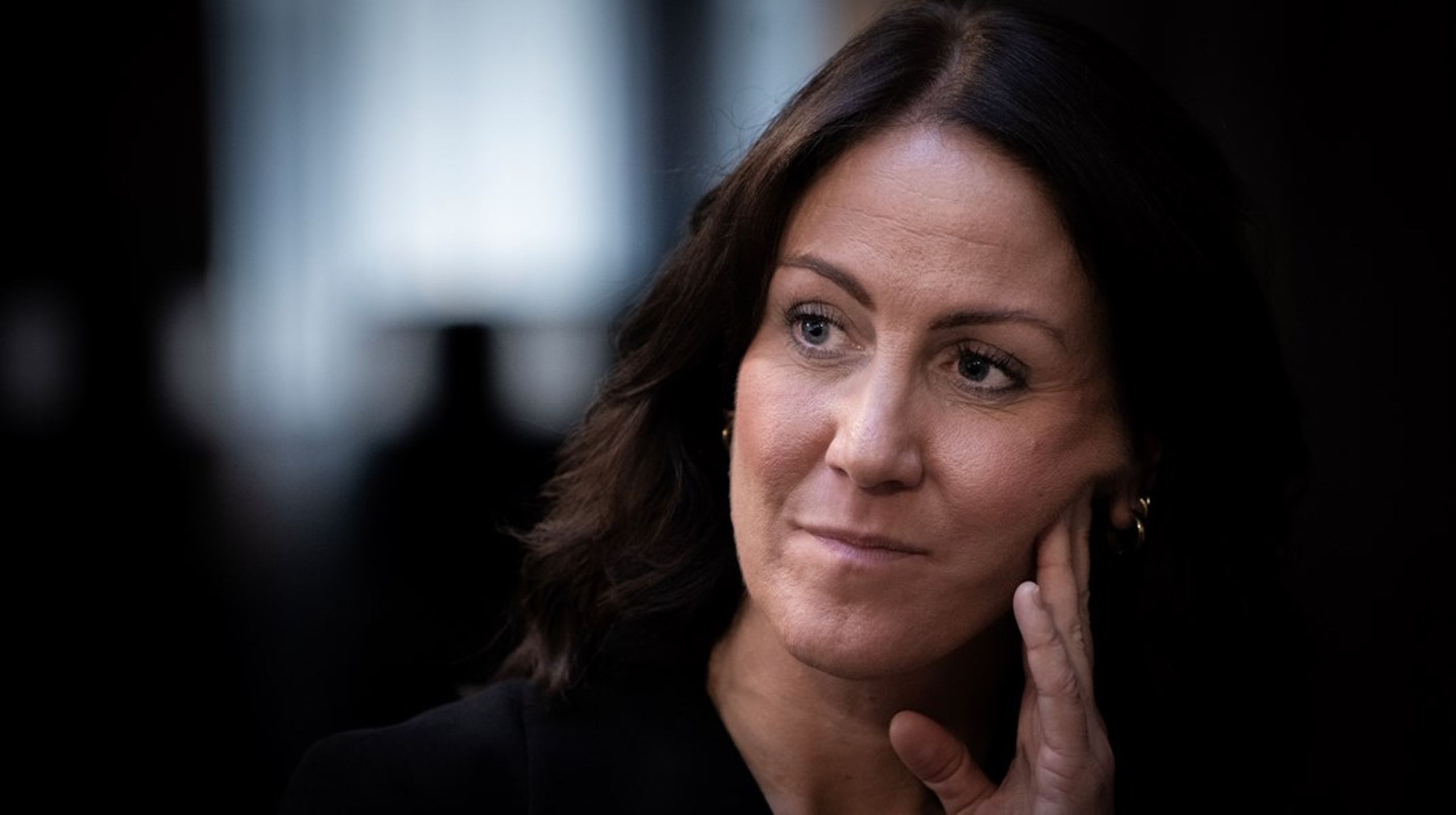 Arbeidsminister Tonje Brenna mener vi må klare å få ned de helserelaterte ytelsene, for ikke å måtte gjøre noen grep om 10-15 år som ingen har lyst til å gjøre.