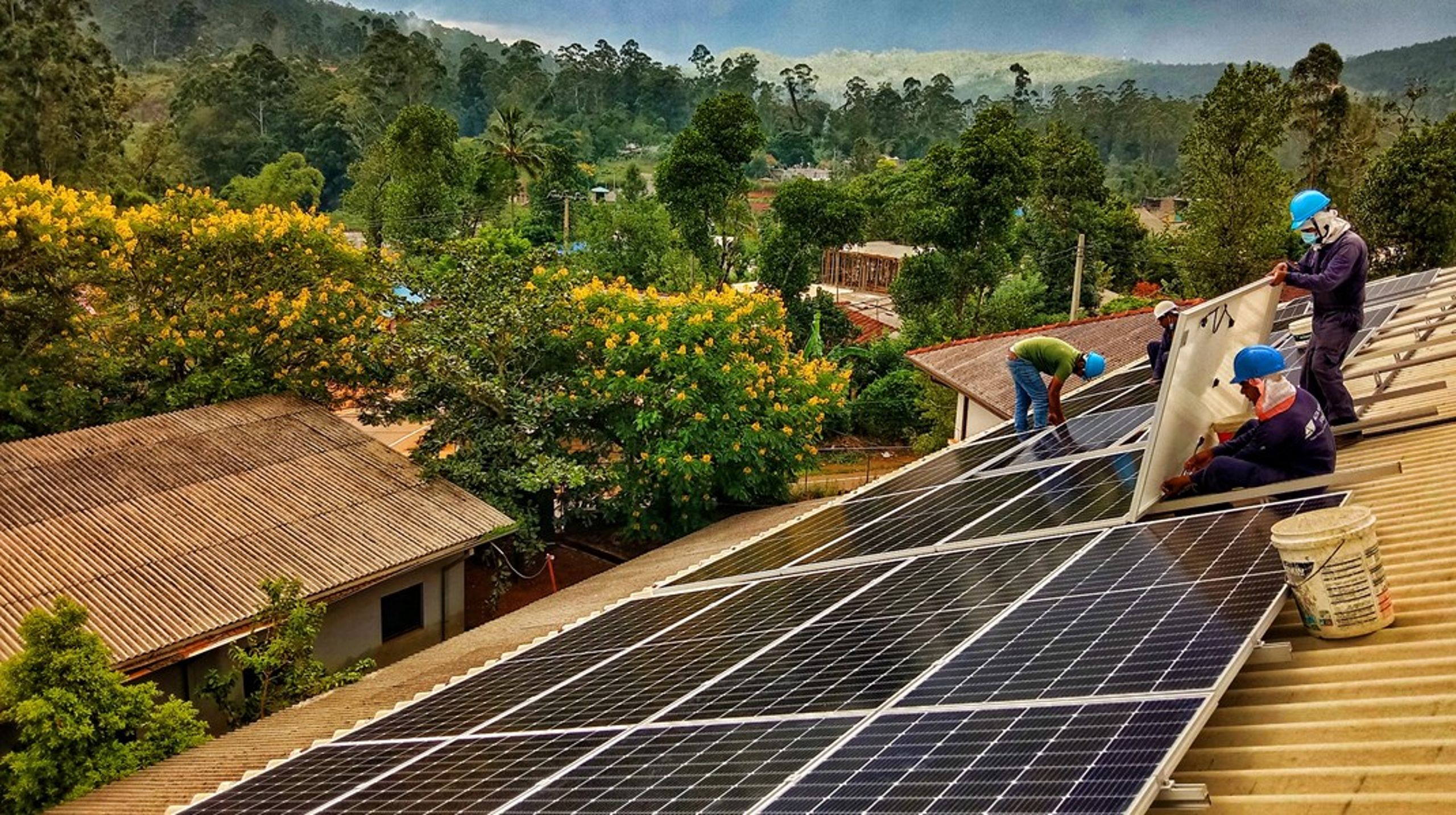 Den første investeringen til Klimainvesteringsfondet, som forvaltes av Norfund, på Sri Lanka var i franske Volta, som har spesialisert seg på å bygge solceller på tak av skoler og andre offentlige bygg i landet.