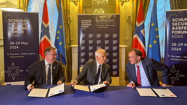Norge signerte forsvarsavtale med EU